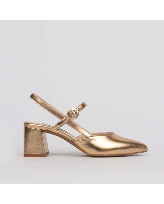 Buty na niskim obcasie z paskiem