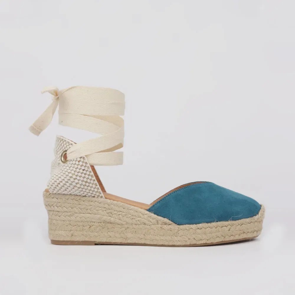 Niskie espadryle na koturnie