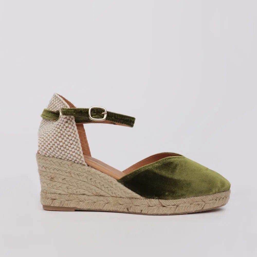 Aksamitne espadryle na koturnie